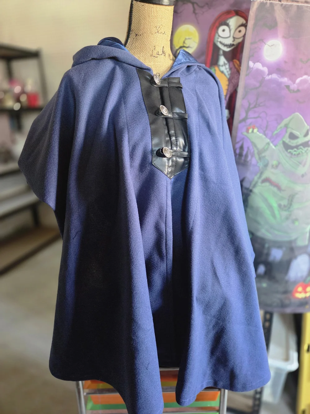 🍍3 Button Cloak - Picture 2 of 8